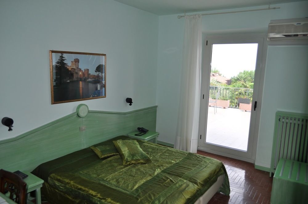 Hotel Oceano Пескьера-дель-Гарда Экстерьер фото