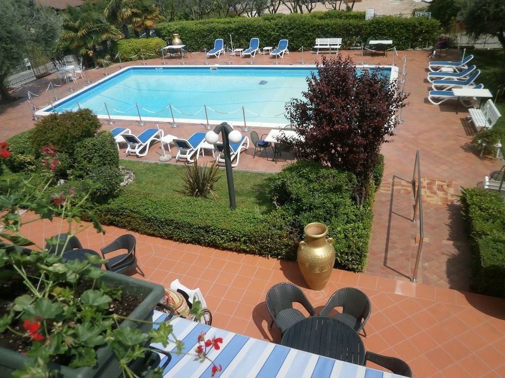 Hotel Oceano Пескьера-дель-Гарда Экстерьер фото