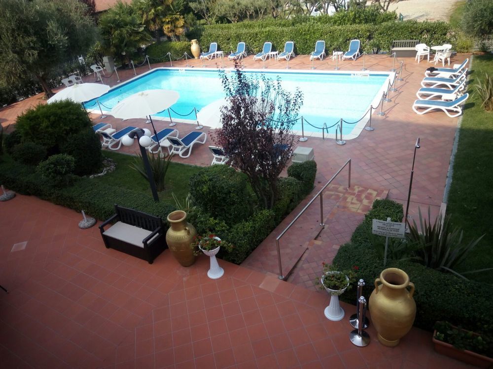 Hotel Oceano Пескьера-дель-Гарда Экстерьер фото