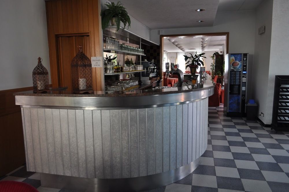 Hotel Oceano Пескьера-дель-Гарда Экстерьер фото