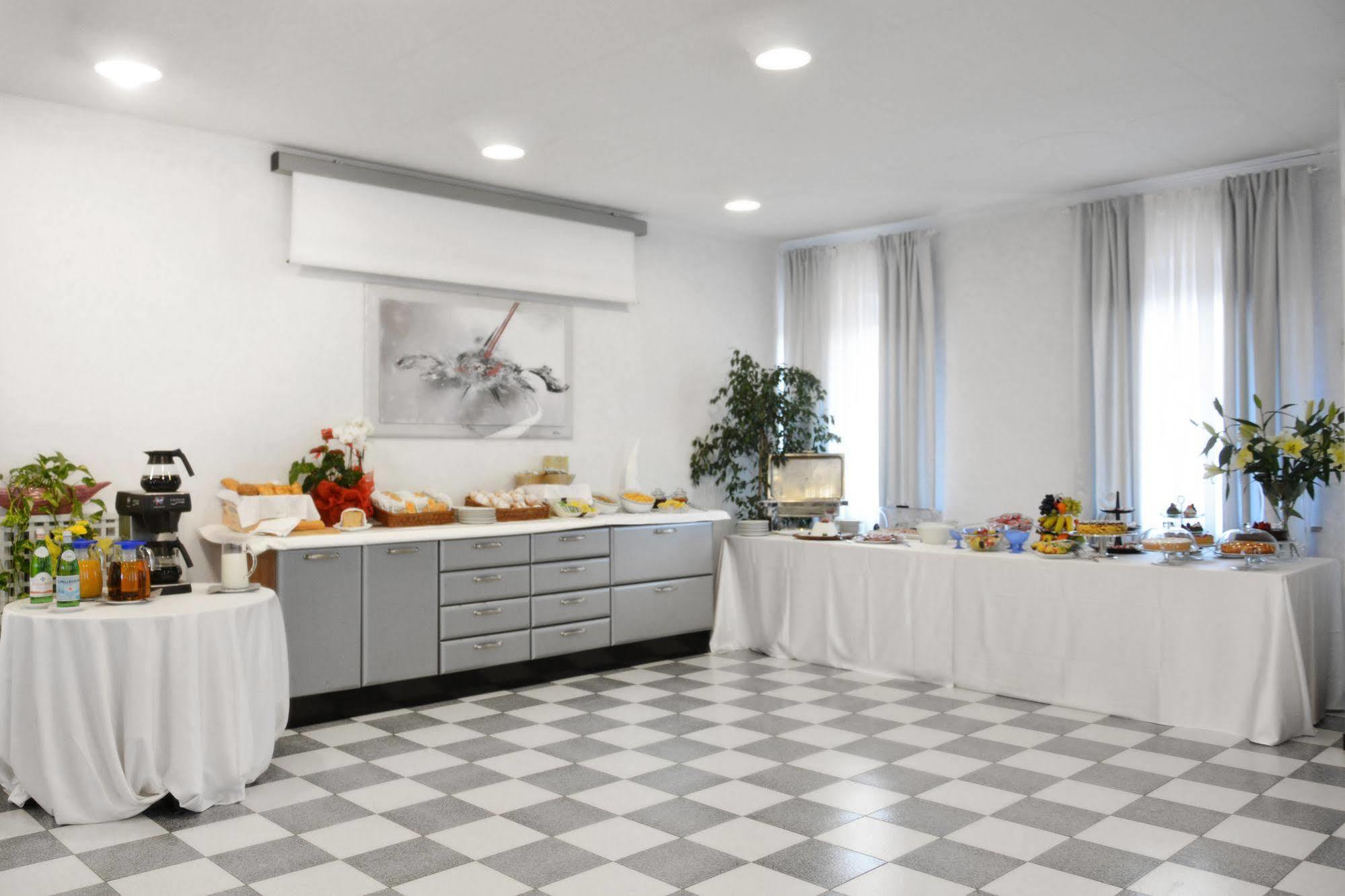 Hotel Oceano Пескьера-дель-Гарда Экстерьер фото